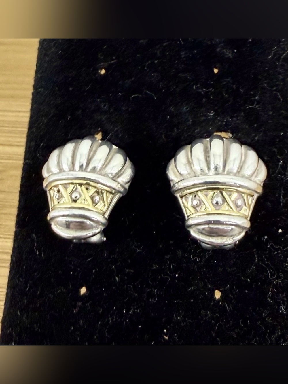 LAGOS CAVIAR Sterling & 18K Yellow Gold Ribbon Dome Criss Cross Post Earrings - Picture 1 of 12